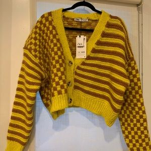 Yellow checkered oversized sweater NEW WITH TAGS NEVER WORN